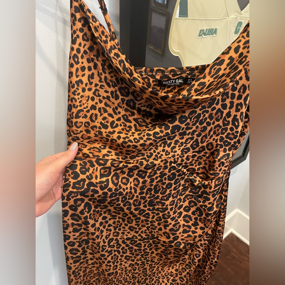 Brand new with tags Nasty Gal Animal print Cowl MIDI dress size 4 - Picture 4 of 4